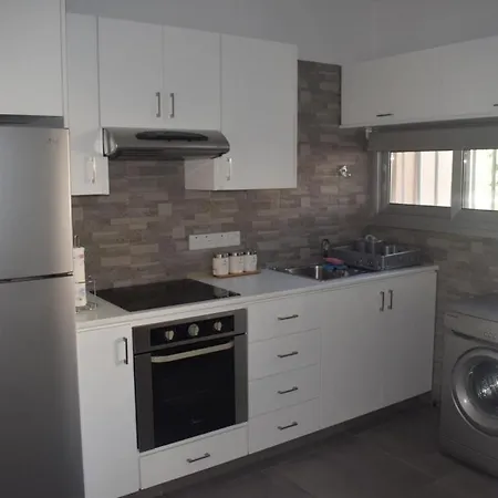Appartamento Direct Studio Apt In Mackezie Larnaca