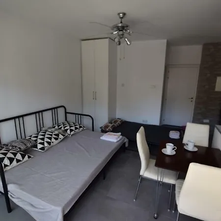 Direct Studio Apt In Mackezie Larnaca