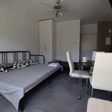 Appartamento Direct Studio Apt In Mackezie Larnaca