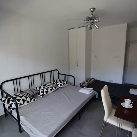 Direct Studio Apt In Mackezie Larnaca
